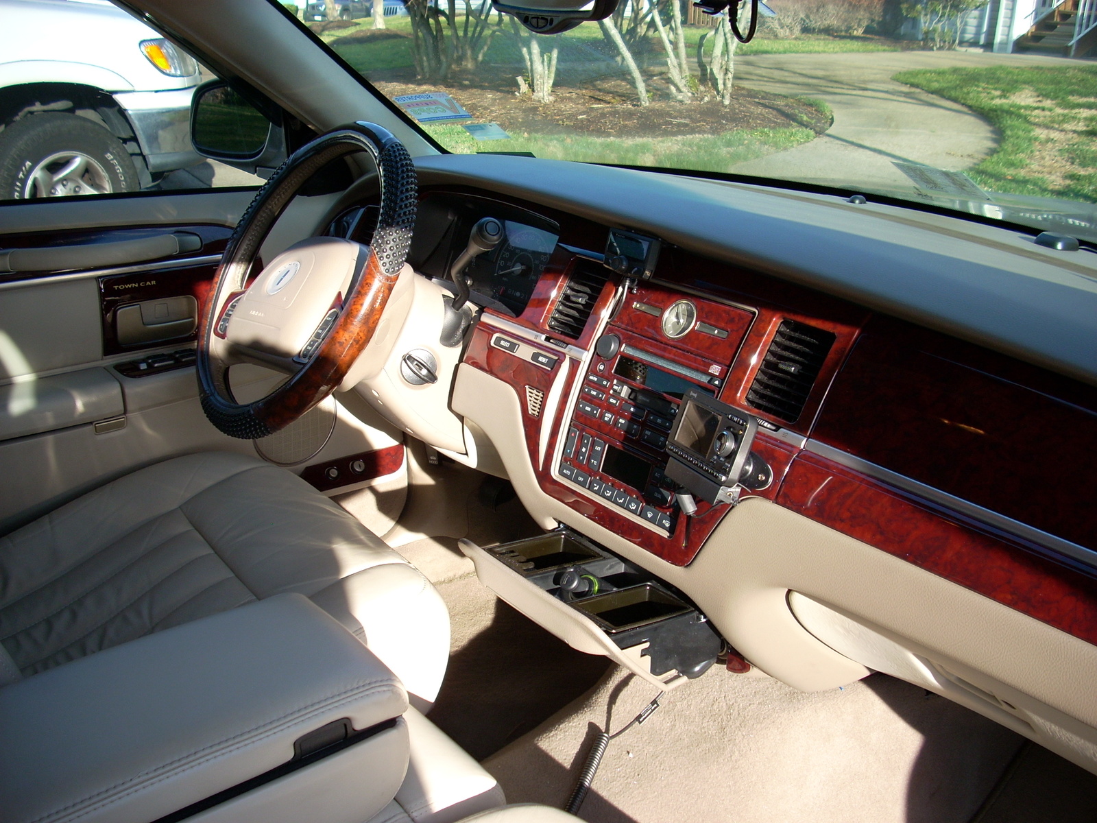 Lincoln 2004 Town Car Inside. Light Actuator